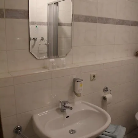 Zum Kloster Rohr (Thuringia)