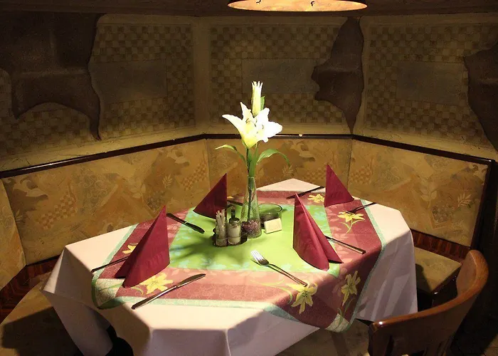 Zum Kloster מלון