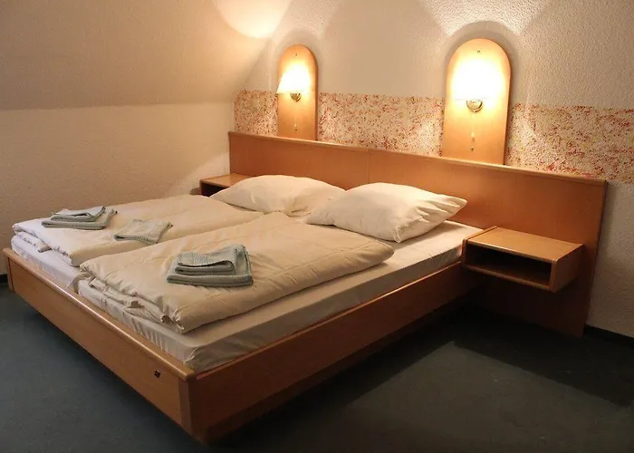 Zum Kloster מלון