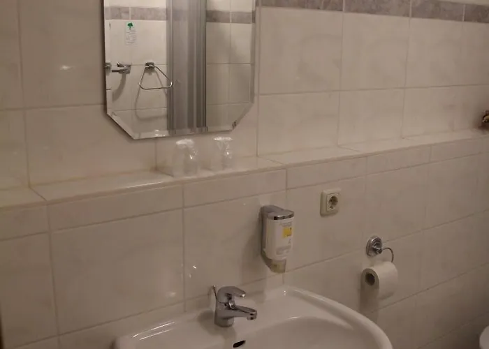 Zum Kloster Rohr (Thuringia)